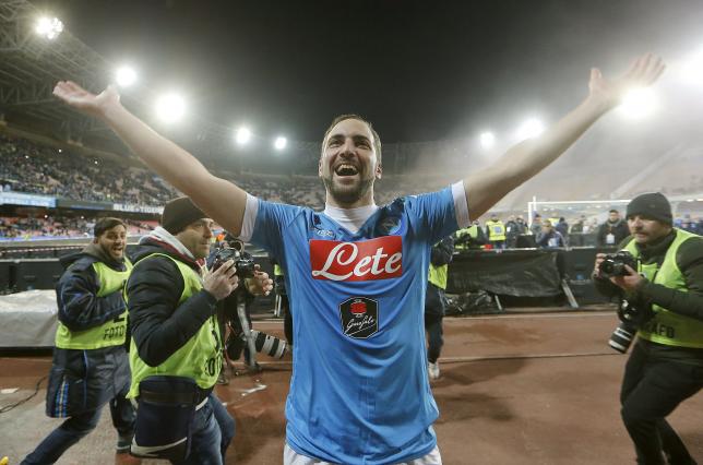 Tumbangkan Sassuolo, Napoli Bertahan di Puncak